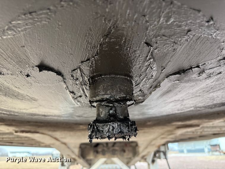 image for item FG2644 2019 Reitnouer flatbed trailer