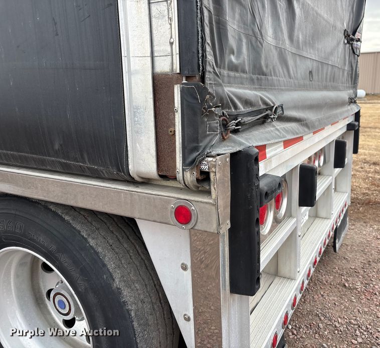 image for item FG2644 2019 Reitnouer flatbed trailer