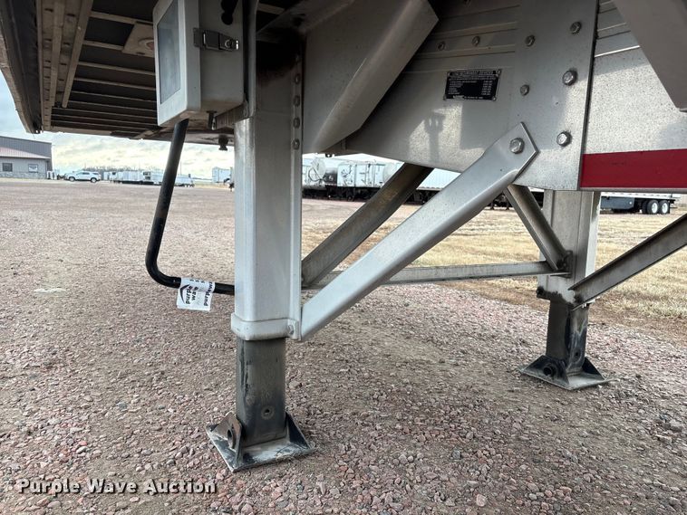 image for item FG2644 2019 Reitnouer flatbed trailer