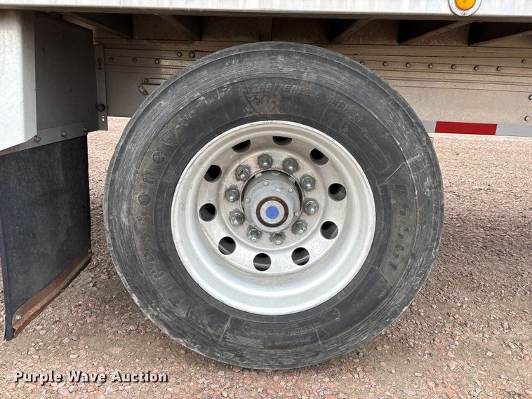 image for item FG2644 2019 Reitnouer flatbed trailer