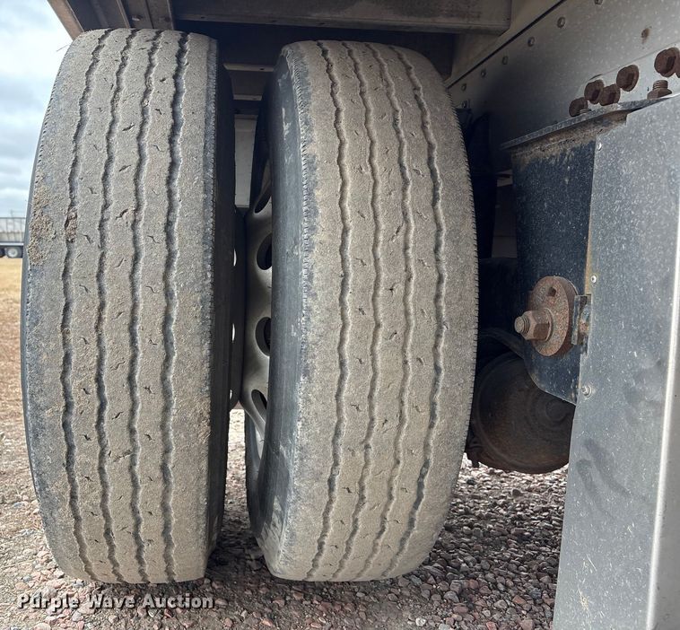 image for item FG2644 2019 Reitnouer flatbed trailer