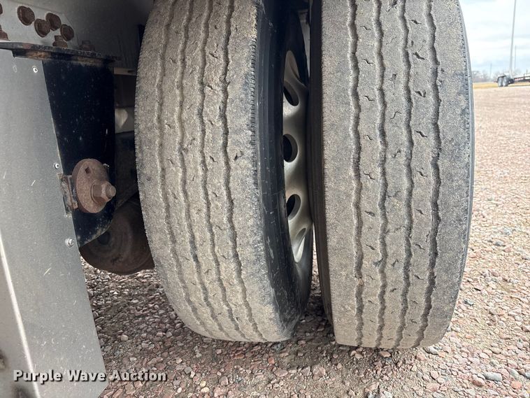 image for item FG2644 2019 Reitnouer flatbed trailer