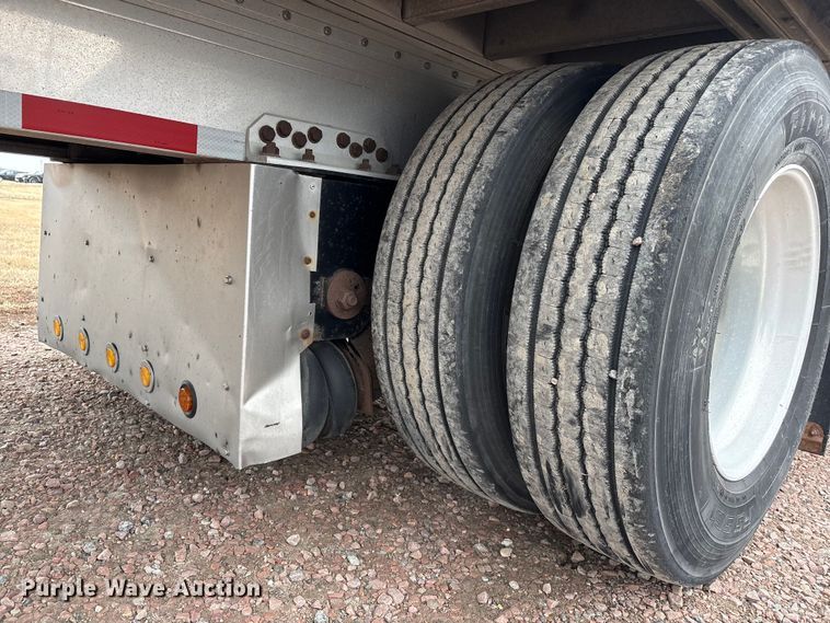 image for item FG2644 2019 Reitnouer flatbed trailer