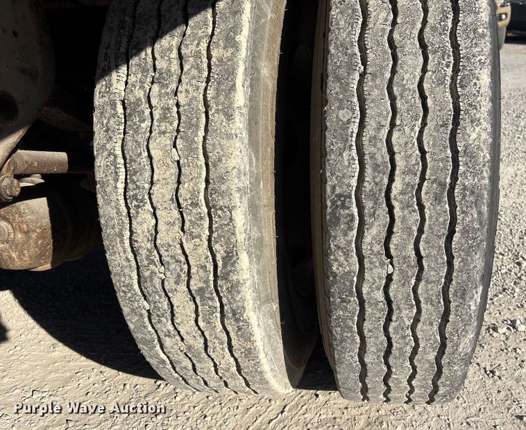 image for item FI0138 2000 Great Dane 7311TJ 32 dry van trailer