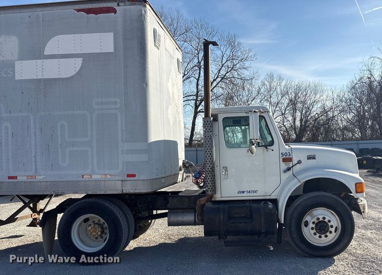 image for item FI0139 1999 International 4900 semi truck