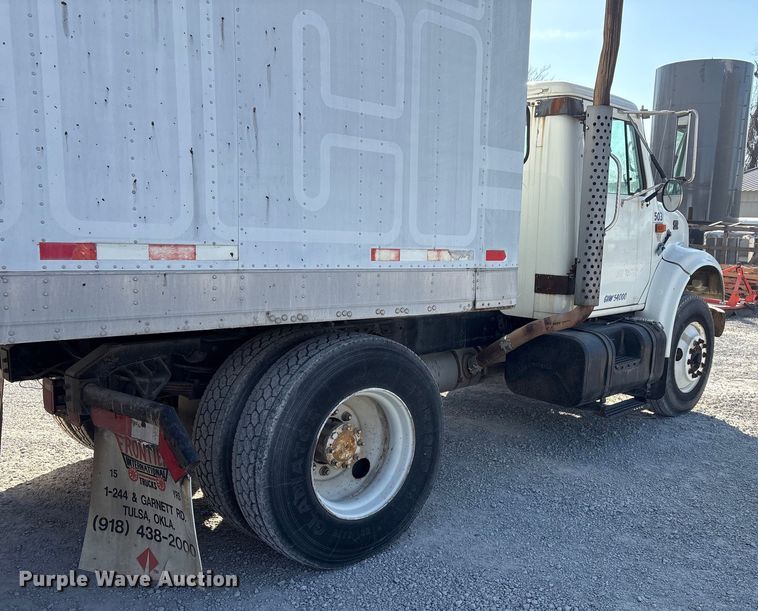 image for item FI0139 1999 International 4900 semi truck