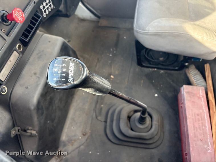 image for item FI0139 1999 International 4900 semi truck