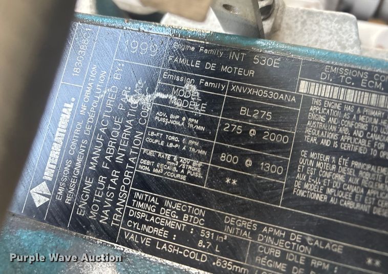 image for item FI0139 1999 International 4900 semi truck