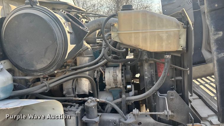 image for item FI0139 1999 International 4900 semi truck