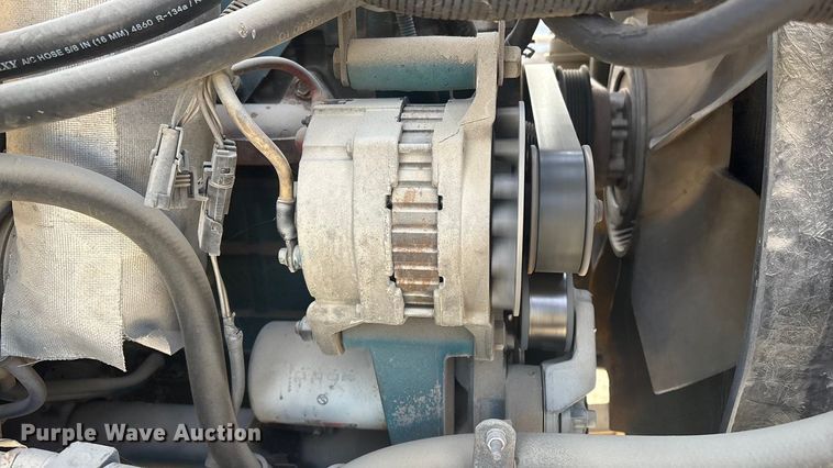 image for item FI0139 1999 International 4900 semi truck