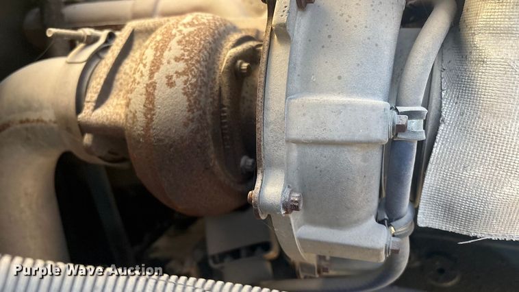 image for item FI0139 1999 International 4900 semi truck