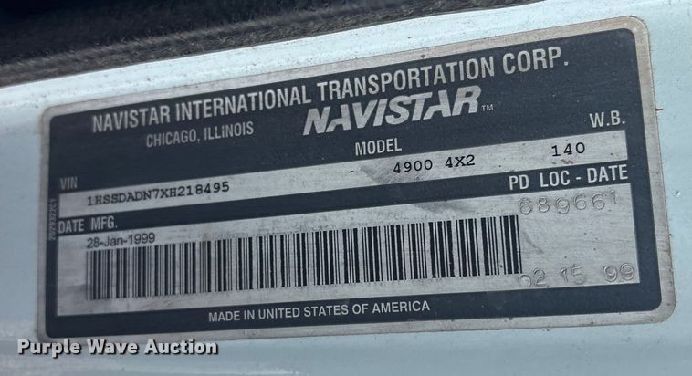 image for item FI0139 1999 International 4900 semi truck