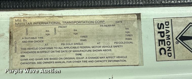 image for item FI0139 1999 International 4900 semi truck