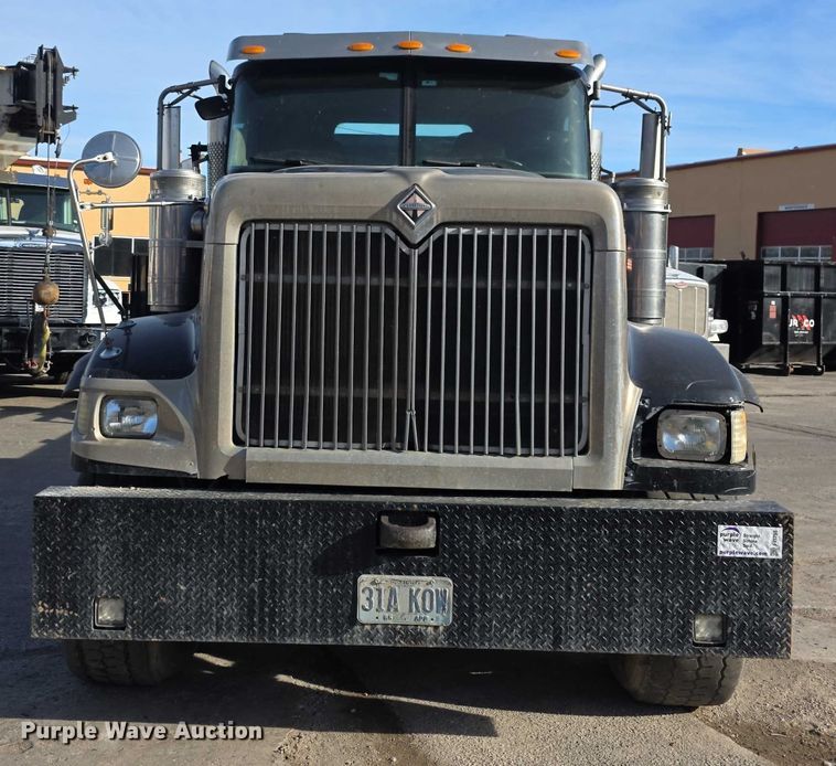 image for item FI0798 2007 International 5900i roll-off container truck