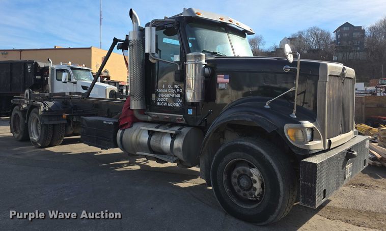 image for item FI0798 2007 International 5900i roll-off container truck