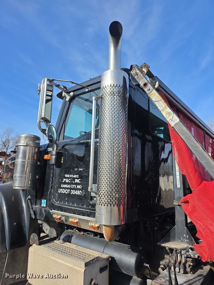 image for item FI0798 2007 International 5900i roll-off container truck