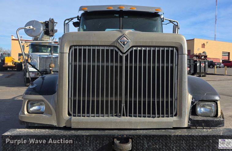 image for item FI0798 2007 International 5900i roll-off container truck