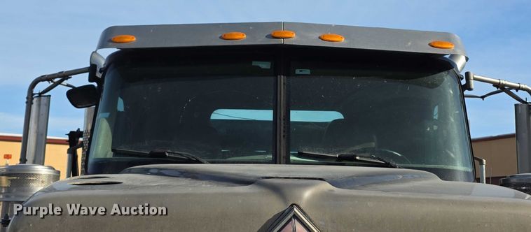 image for item FI0798 2007 International 5900i roll-off container truck