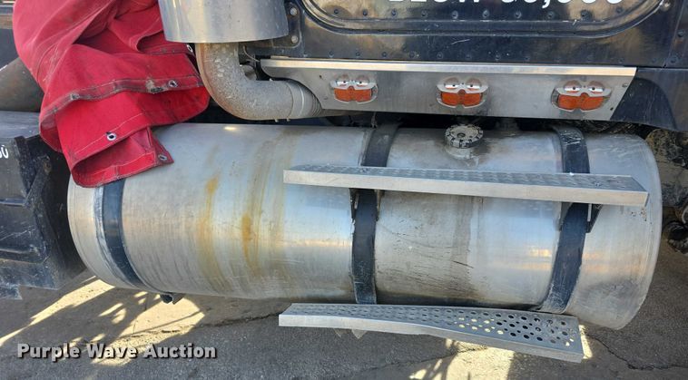 image for item FI0798 2007 International 5900i roll-off container truck