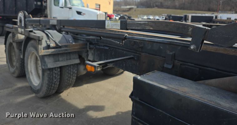 image for item FI0798 2007 International 5900i roll-off container truck