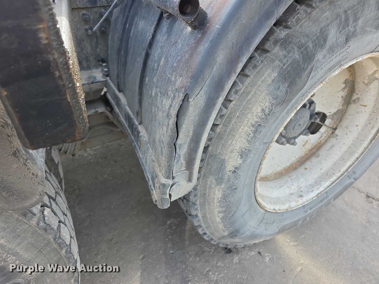 image for item FI0798 2007 International 5900i roll-off container truck