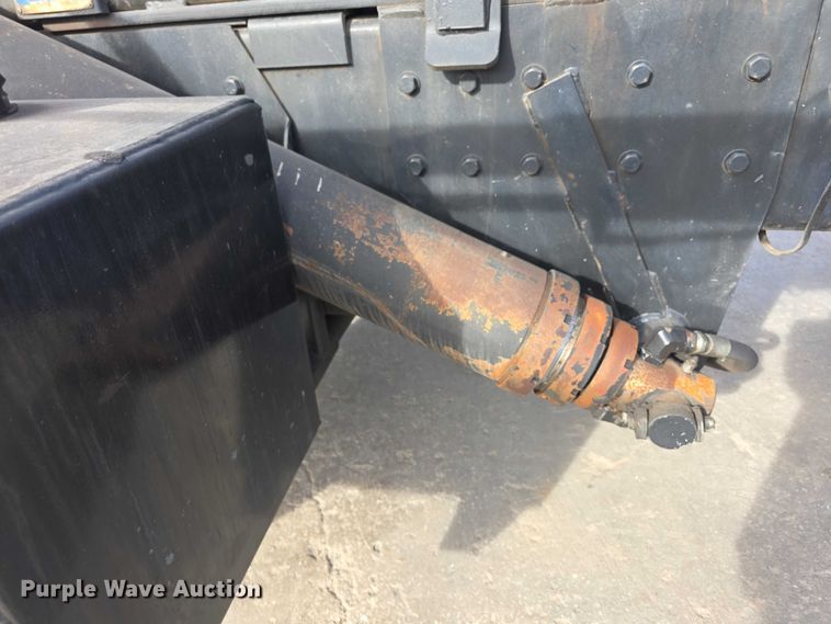 image for item FI0798 2007 International 5900i roll-off container truck