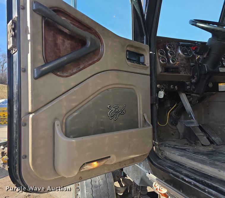 image for item FI0798 2007 International 5900i roll-off container truck