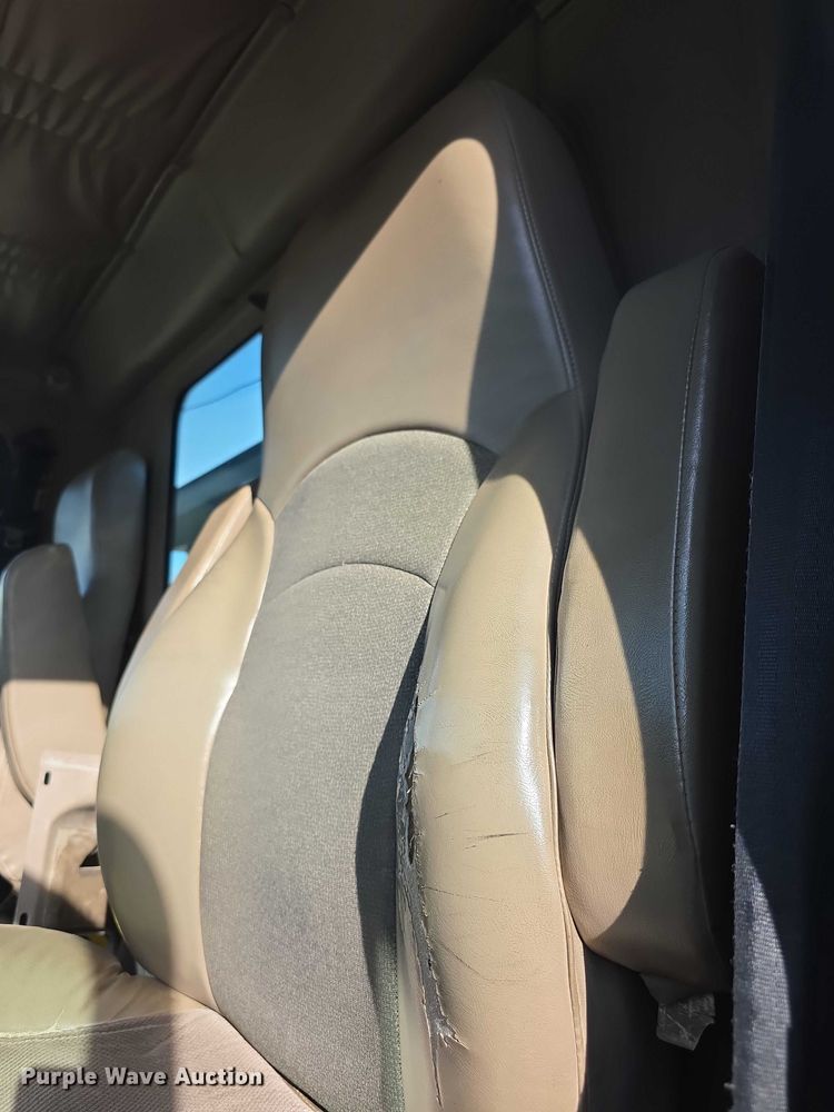 image for item FI0798 2007 International 5900i roll-off container truck