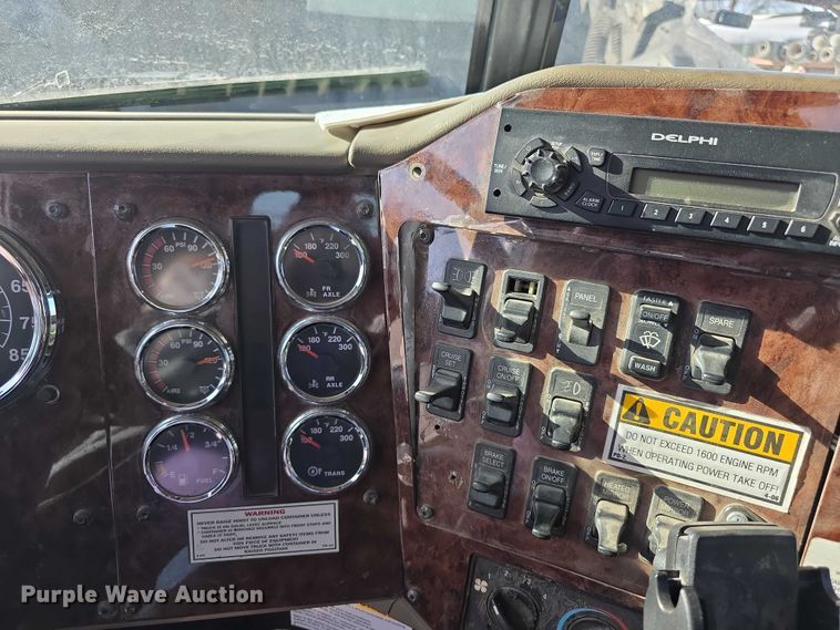 image for item FI0798 2007 International 5900i roll-off container truck