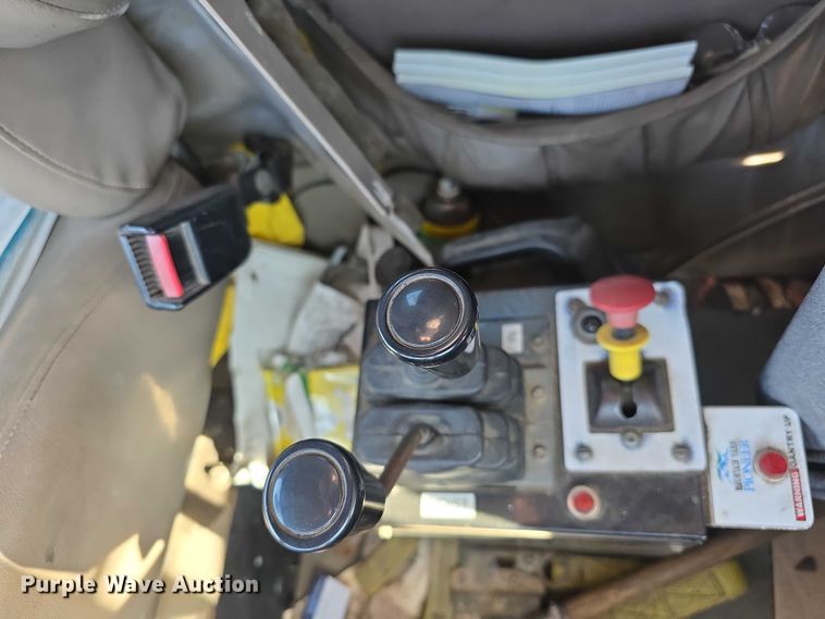 image for item FI0798 2007 International 5900i roll-off container truck