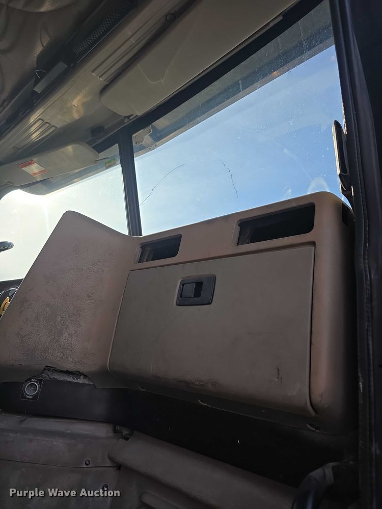 image for item FI0798 2007 International 5900i roll-off container truck