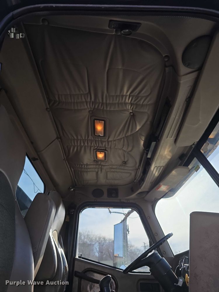 image for item FI0798 2007 International 5900i roll-off container truck