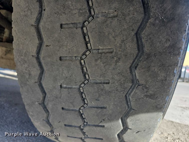 image for item FI0798 2007 International 5900i roll-off container truck