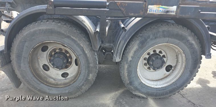 image for item FI0798 2007 International 5900i roll-off container truck