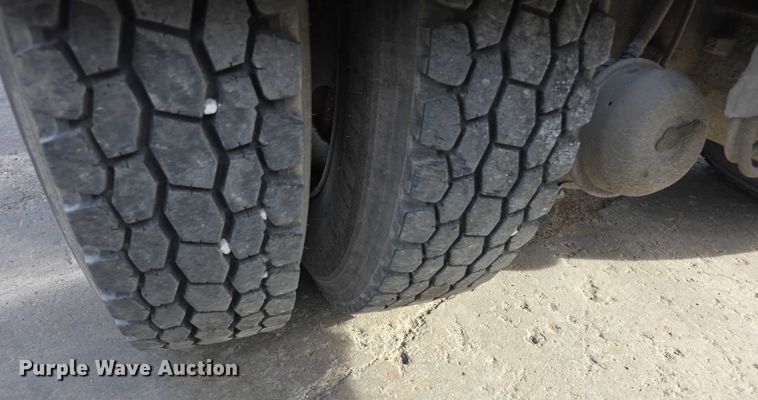 image for item FI0798 2007 International 5900i roll-off container truck