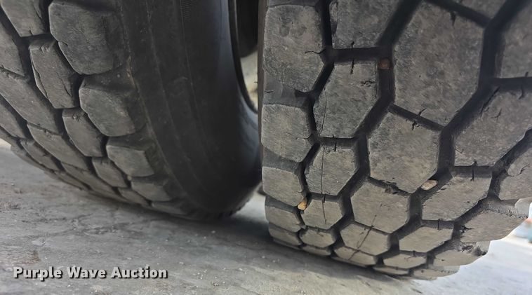 image for item FI0798 2007 International 5900i roll-off container truck