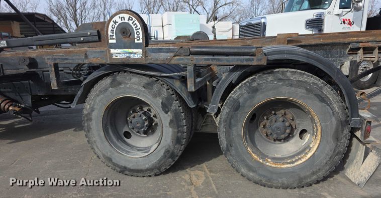 image for item FI0798 2007 International 5900i roll-off container truck