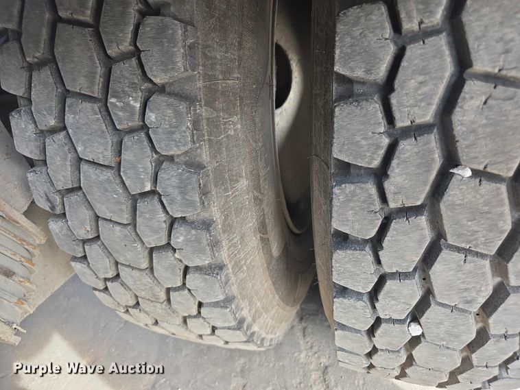 image for item FI0798 2007 International 5900i roll-off container truck