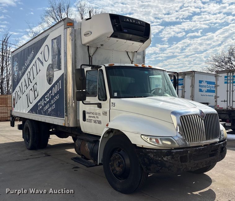 image for item FK1081 2004 International 4300  refrigerated truck