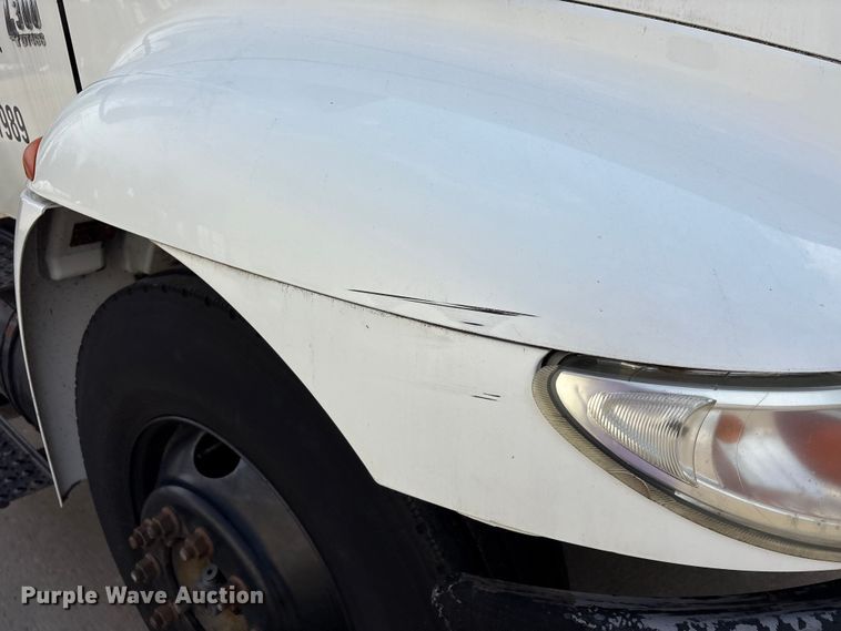 image for item FK1081 2004 International 4300  refrigerated truck