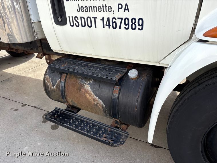 image for item FK1081 2004 International 4300  refrigerated truck