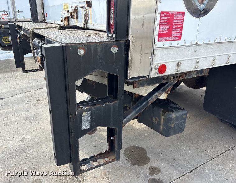 image for item FK1081 2004 International 4300  refrigerated truck