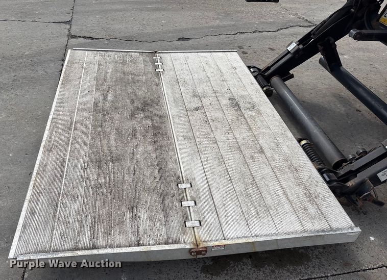 image for item FK1081 2004 International 4300  refrigerated truck