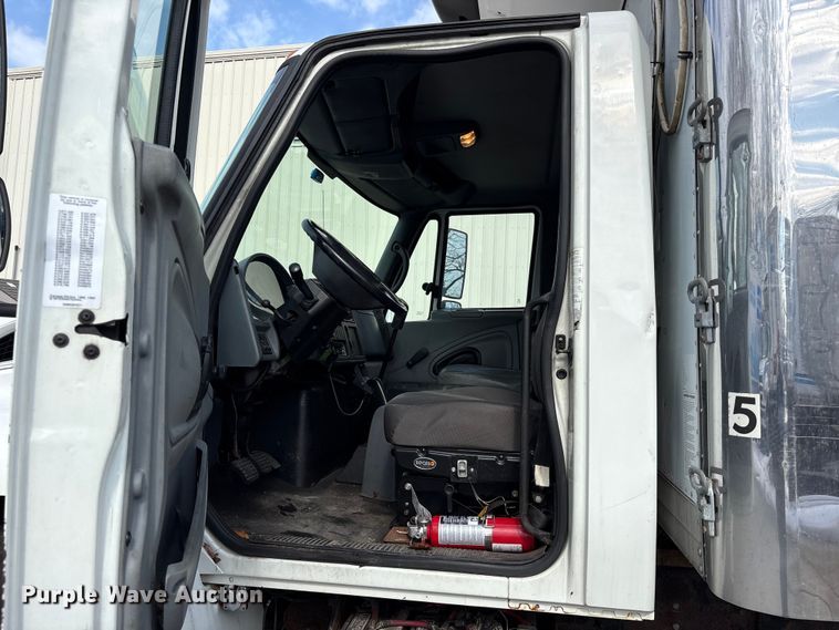 image for item FK1081 2004 International 4300  refrigerated truck