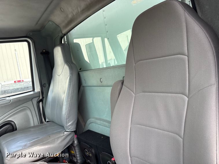 image for item FK1081 2004 International 4300  refrigerated truck