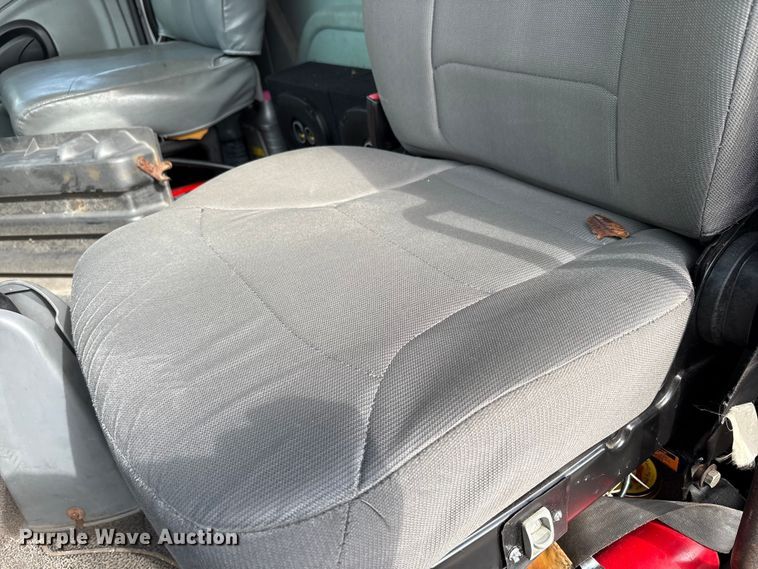 image for item FK1081 2004 International 4300  refrigerated truck