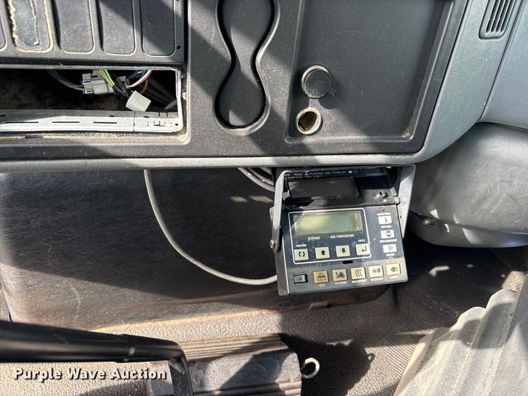 image for item FK1081 2004 International 4300  refrigerated truck