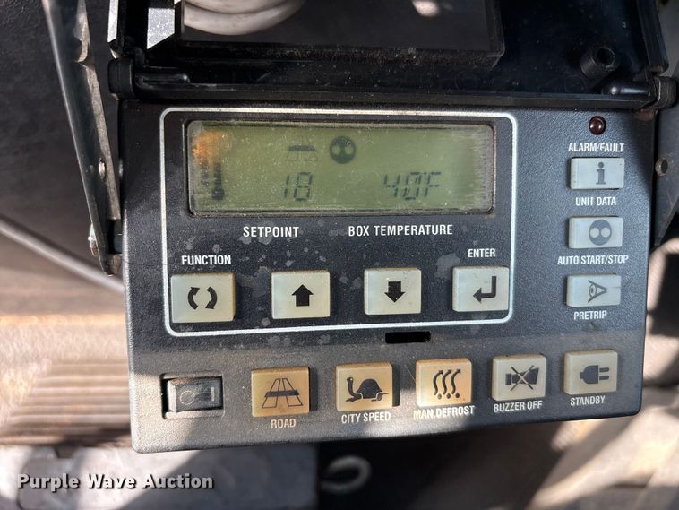 image for item FK1081 2004 International 4300  refrigerated truck