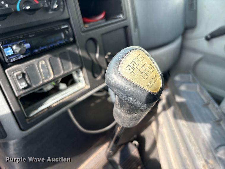 image for item FK1081 2004 International 4300  refrigerated truck