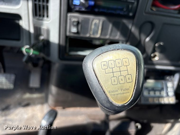 image for item FK1081 2004 International 4300  refrigerated truck